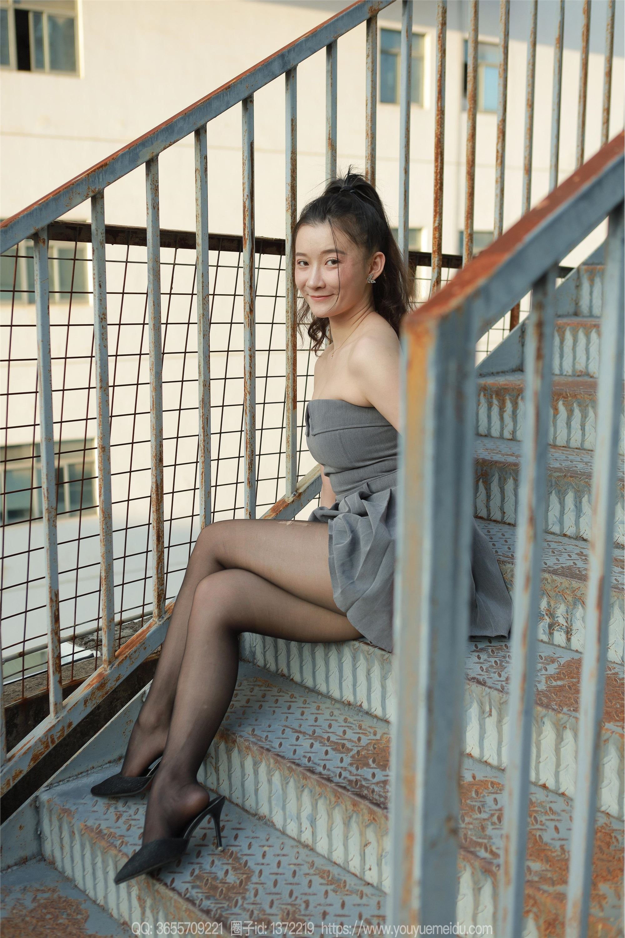 IESS异思趣向  2023.11.01 丝享家 1574 秋秋《灰色小礼裙》